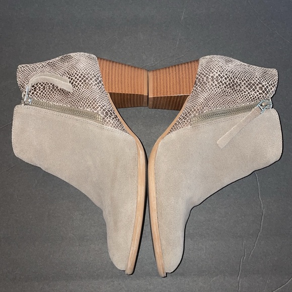 VIONIC Anne Ankle Boots Shoes Booties Suede Beige Snakeskin Print Side Zip - Picture 8 of 11